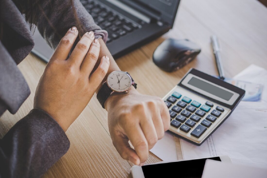 Businesswoman,Boss,Checking,The,Time,On,Watch,Waiting,For,Partners