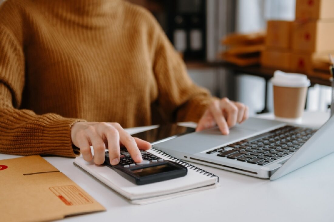 Woman,Hand,Using,A,Laptop,,Smartphone,And,Tablet,And,A