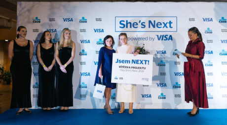 Visa She’s Next: Lenka dává vyřazeným látkám druhý život