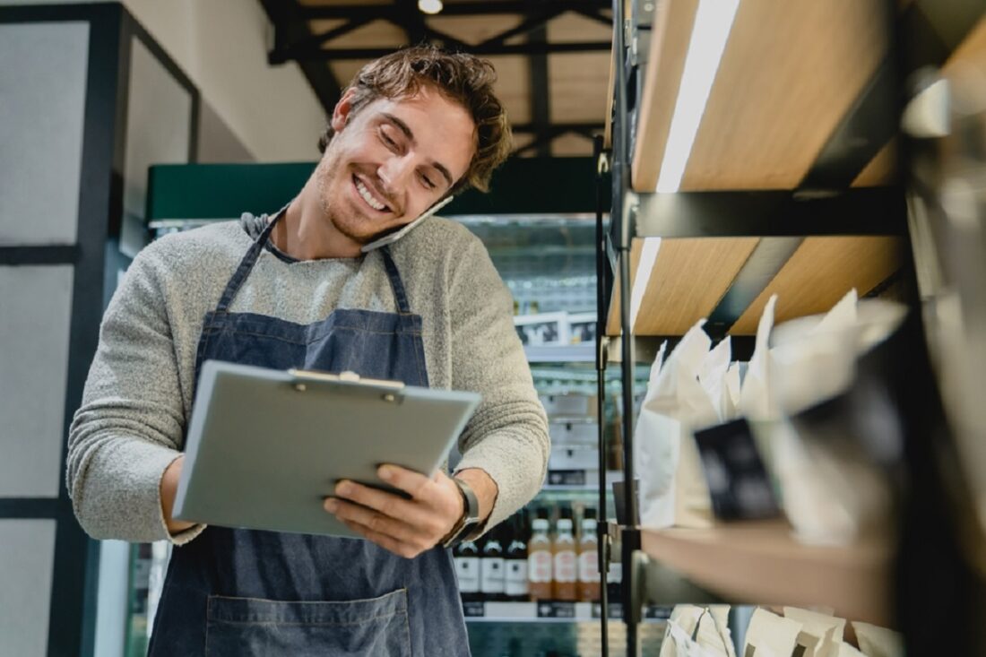 Smiling,Busy,Bartender,Barista,Shop,Owner,Assistant,Barman,Checking,Goods