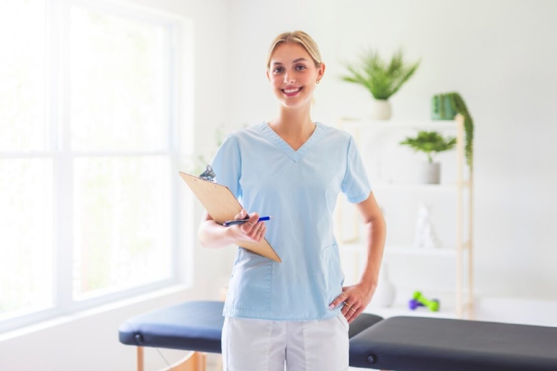 A,Portrait,Of,A,Physiotherapy,Woman,Smiling,In,Uniforme