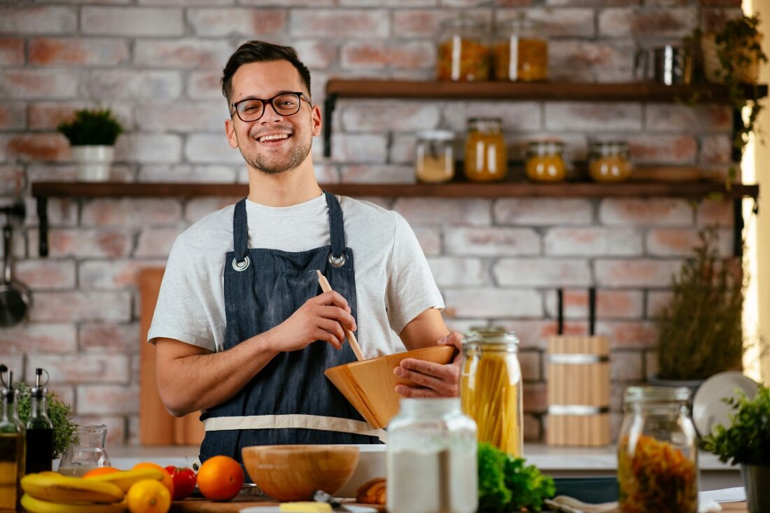 Handsome,Young,Man,Is,Preparing,Vegetable,Salad,In,The,Kitchen.