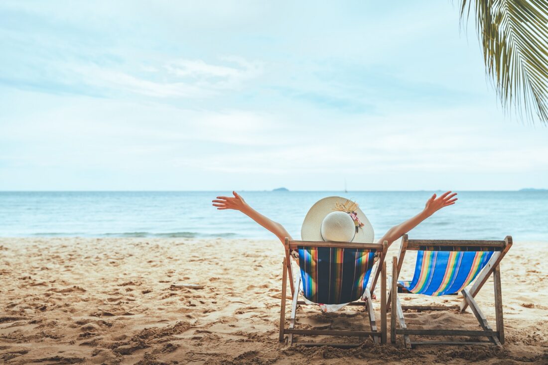 Summer,Beach,Travel,Vacation,Concept,,Happy,Traveler,Asian,Woman,With