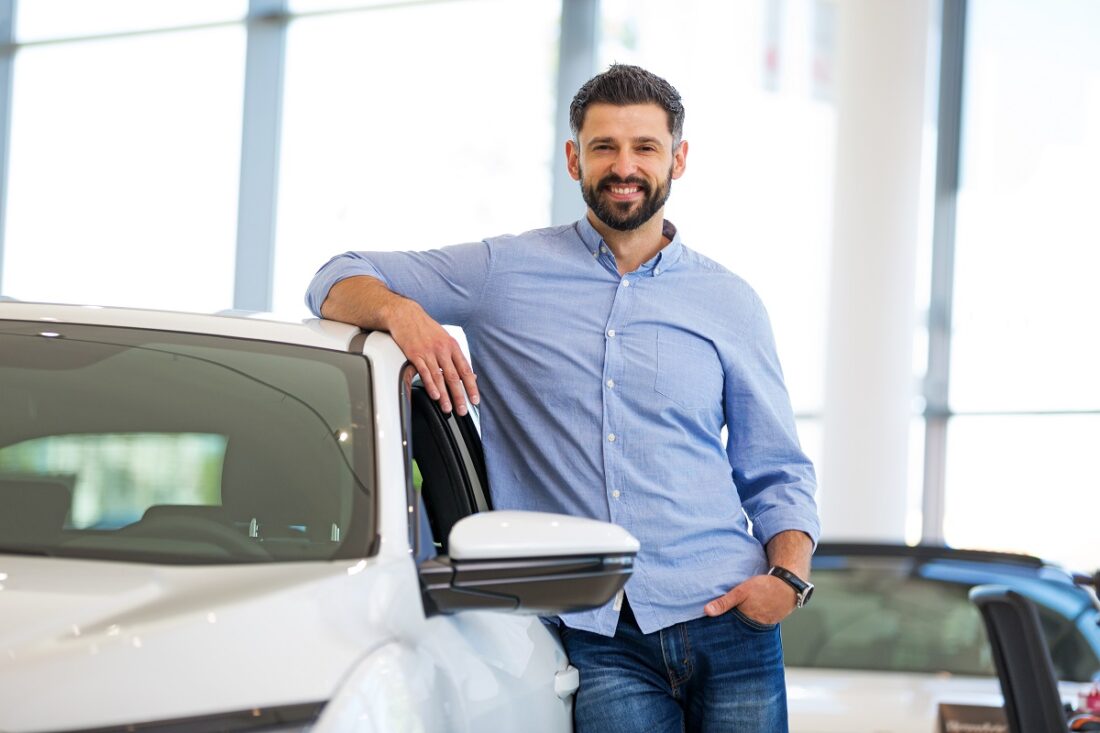 Car,Dealer,In,Showroom