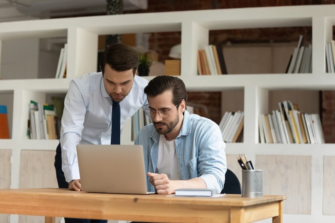 Colleagues,Discuss,Online,Project,Work,Together,Use,Laptop,,Mentor,Helps