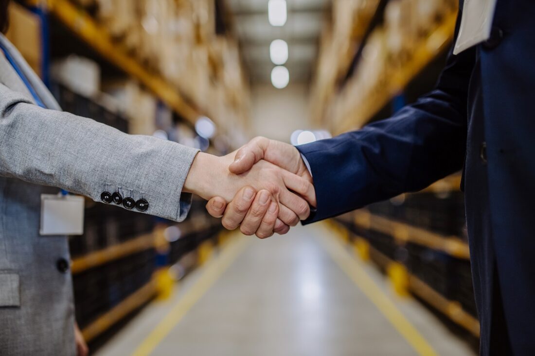 Close-up,Of,Managers,Shaking,Hands,In,Warehouse.